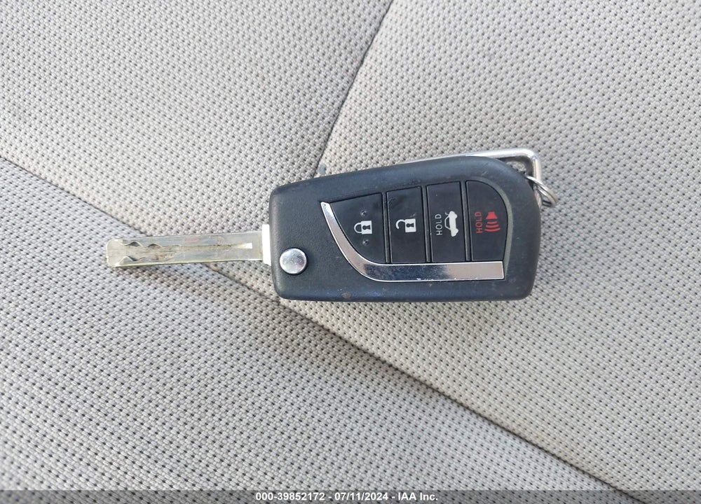 2021 TOYOTA COROLLA LE VIN: JTDEPMAE2MJ125570