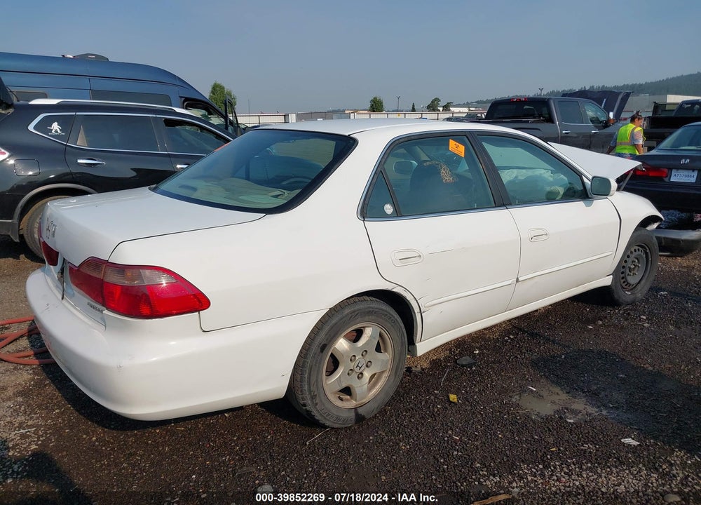 1999 HONDA ACCORD EX V6 VIN: 1HGCG1658XA007561