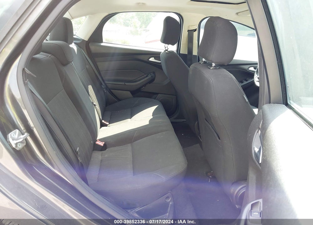 2016 FORD FOCUS SE VIN: 1FADP3F22GL247946