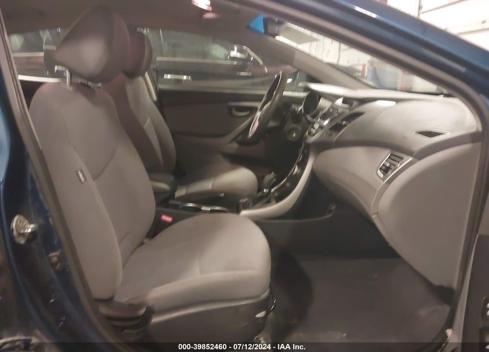 2015 HYUNDAI ELANTRA SE VIN: 5NPDH4AE5FH639711