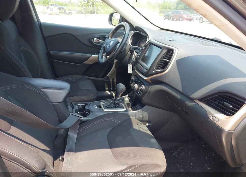 2017 JEEP CHEROKEE LATITUDE 4X4 VIN: 1C4PJMCS8HW649098