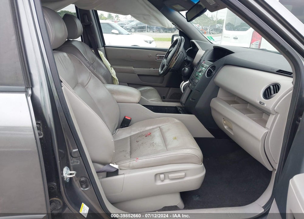 2011 HONDA PILOT EX-L VIN: 5FNYF3H50BB032910