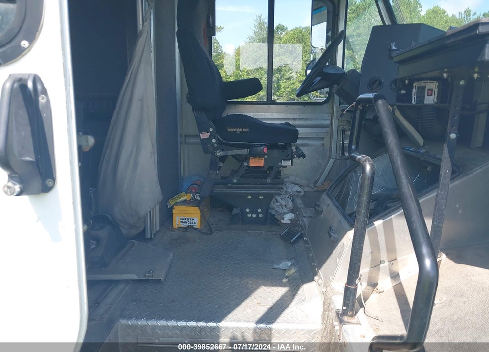 2013 FREIGHTLINER CHASSIS M LINE WALK-IN VAN VIN: 4UZAC2DV9DCFE5030