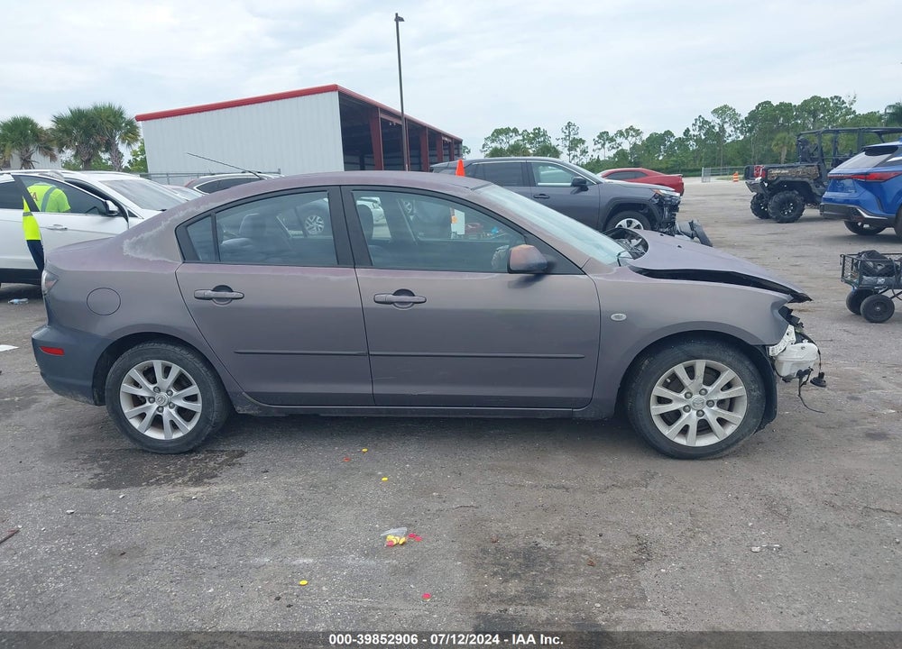 2008 MAZDA 3 I VIN: JM1BK32F181811981
