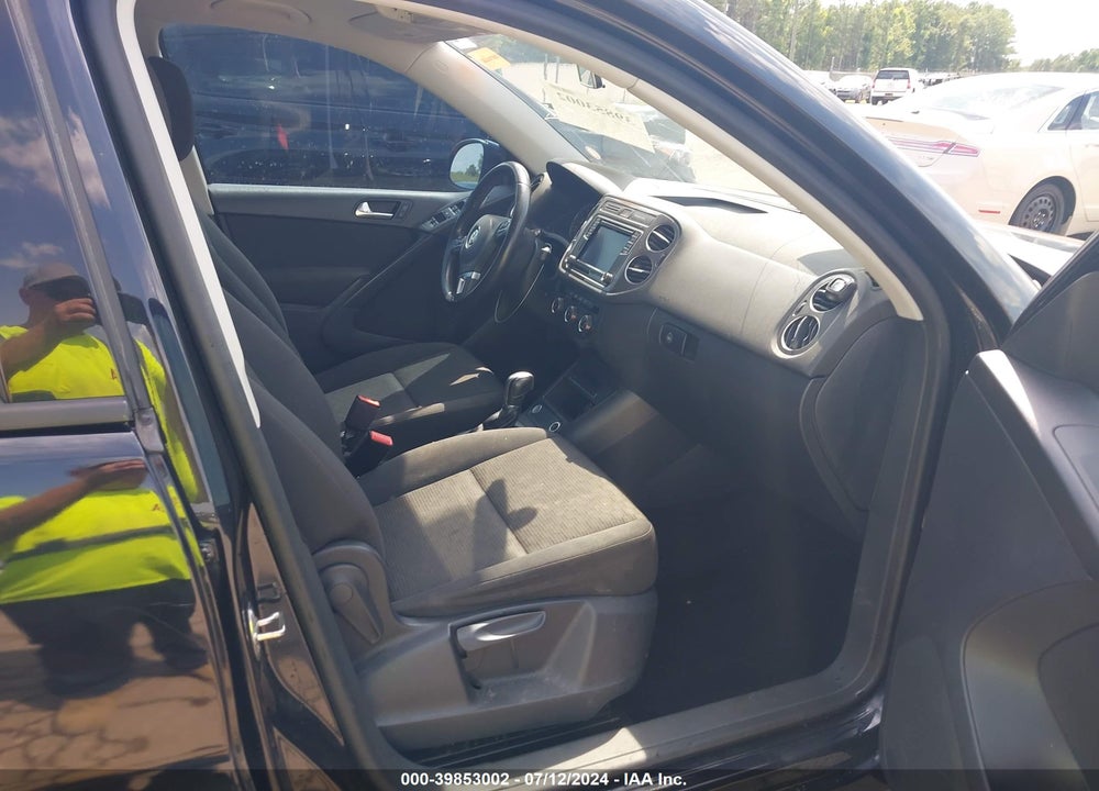 2017 VOLKSWAGEN TIGUAN 2.0T/2.0T S VIN: WVGAV7AX5HK051063