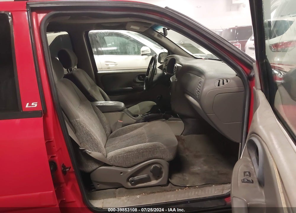 2002 CHEVROLET TRAILBLAZER LS VIN: 1GNDT13S722423152
