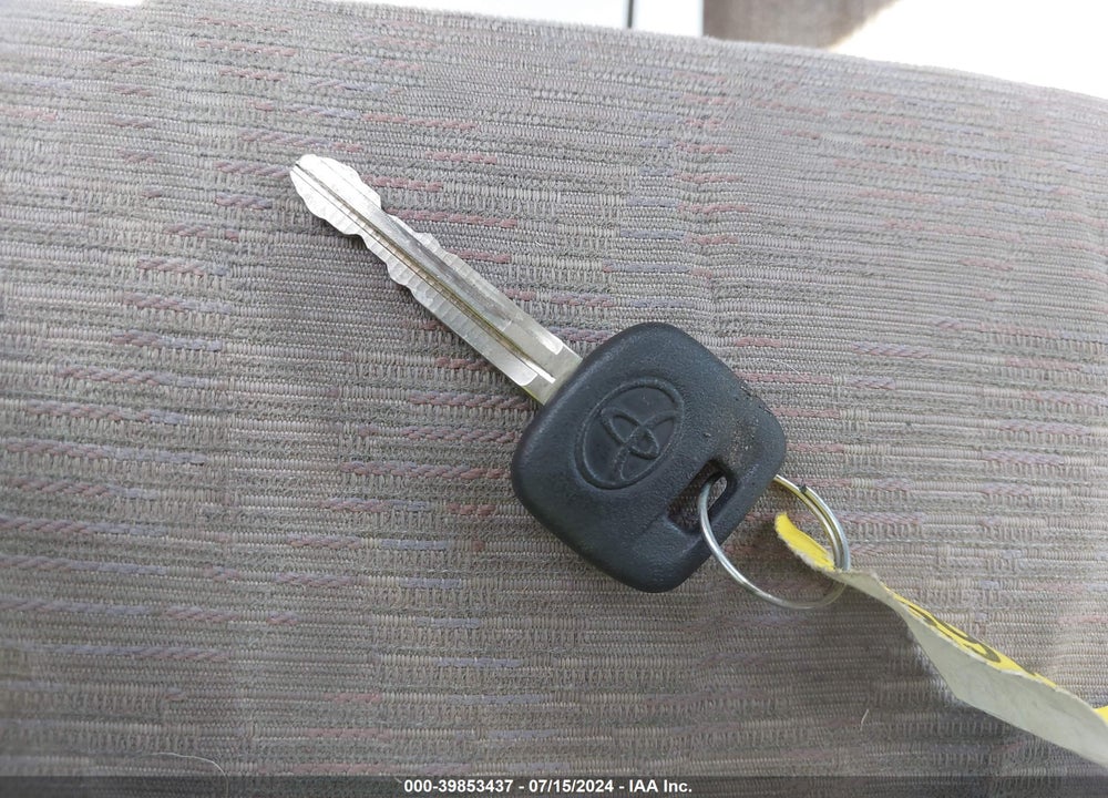 2000 TOYOTA 4RUNNER SR5 V6 VIN: JT3GN86R6Y0168567