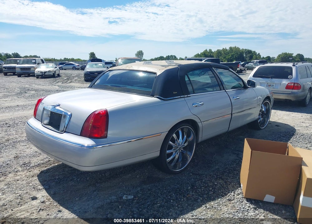 2002 LINCOLN TOWN CAR CARTIER VIN: 1LNHM83W62Y653213