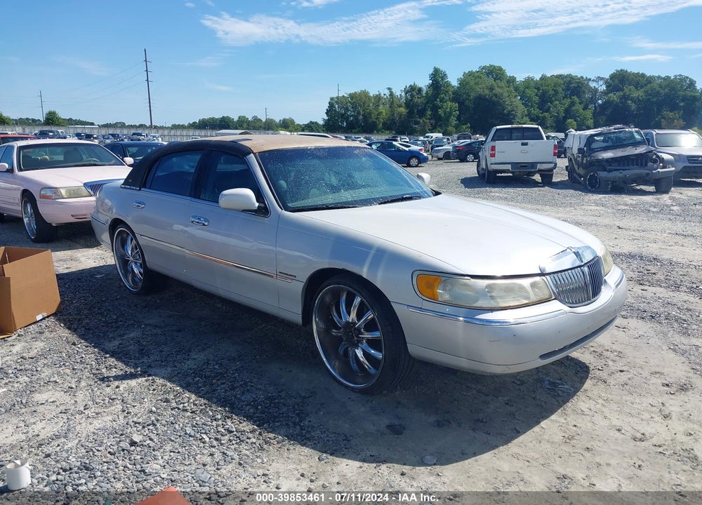 2002 LINCOLN TOWN CAR CARTIER VIN: 1LNHM83W62Y653213