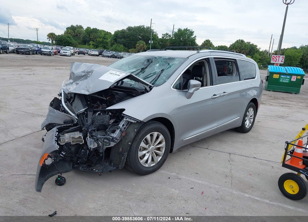 2018 CHRYSLER PACIFICA TOURING L VIN: 2C4RC1BG5JR217310