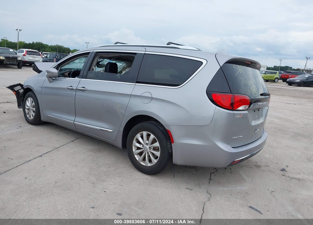 2018 CHRYSLER PACIFICA TOURING L VIN: 2C4RC1BG5JR217310