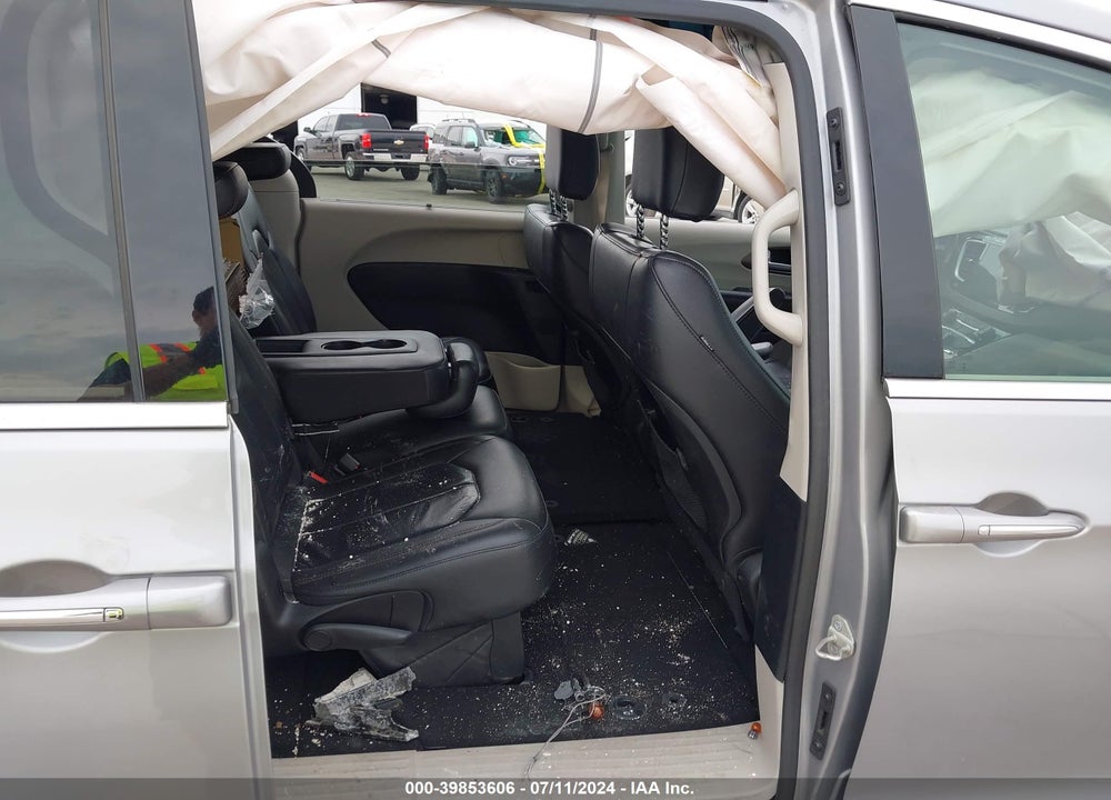 2018 CHRYSLER PACIFICA TOURING L VIN: 2C4RC1BG5JR217310