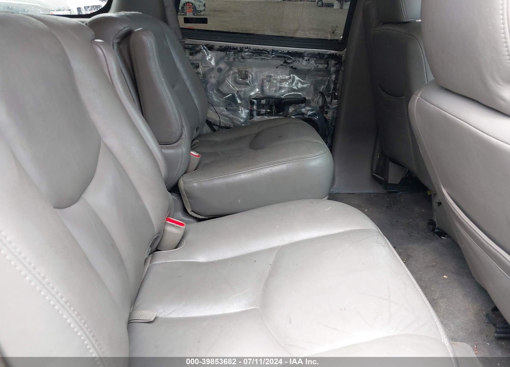 2001 CHEVROLET TAHOE LT VIN: 1GNEK13T71R146184