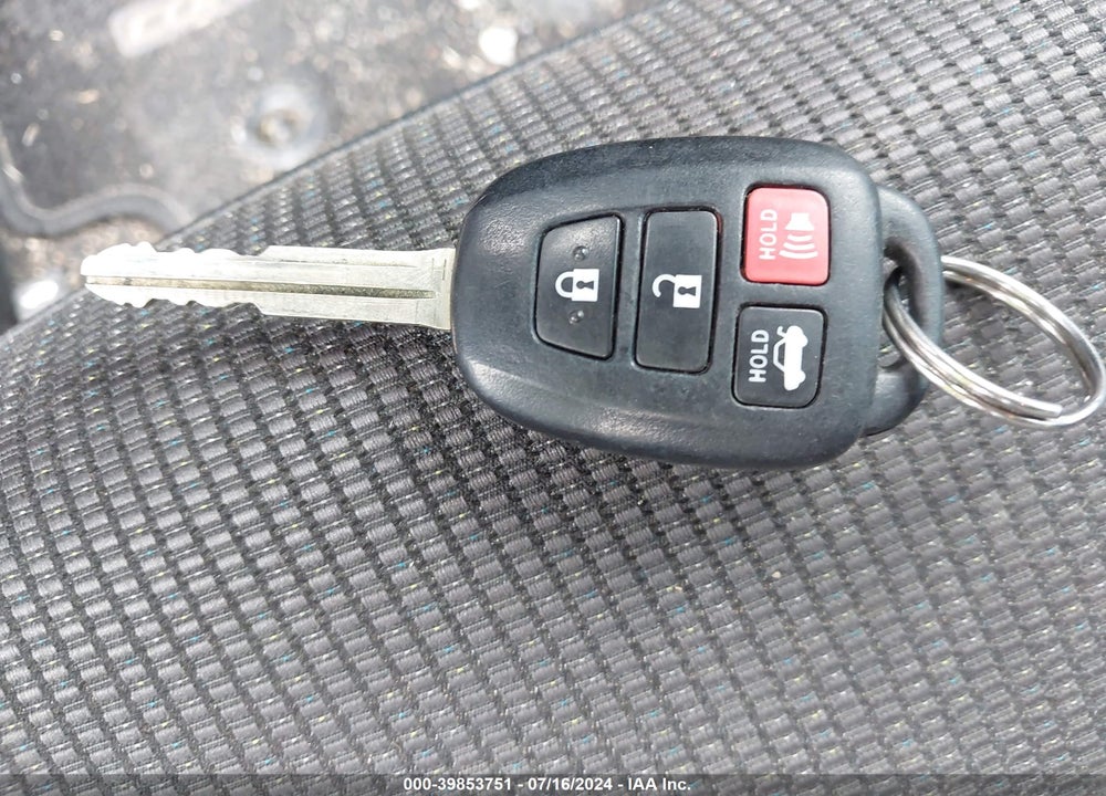 2017 TOYOTA COROLLA SE VIN: 5YFBURHE4HP577391