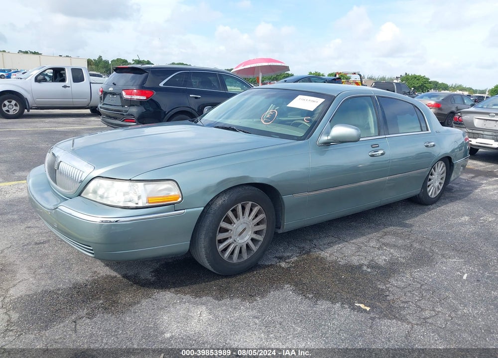 2004 LINCOLN TOWN CAR SIGNATURE VIN: 1LNHM81W44Y664989