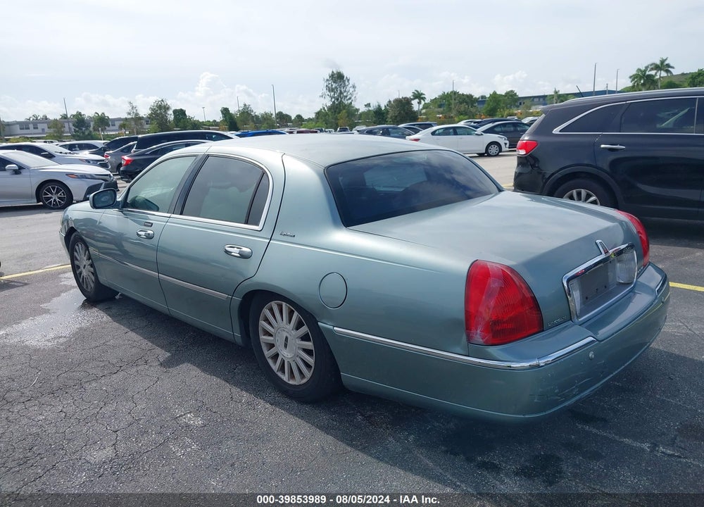 2004 LINCOLN TOWN CAR SIGNATURE VIN: 1LNHM81W44Y664989