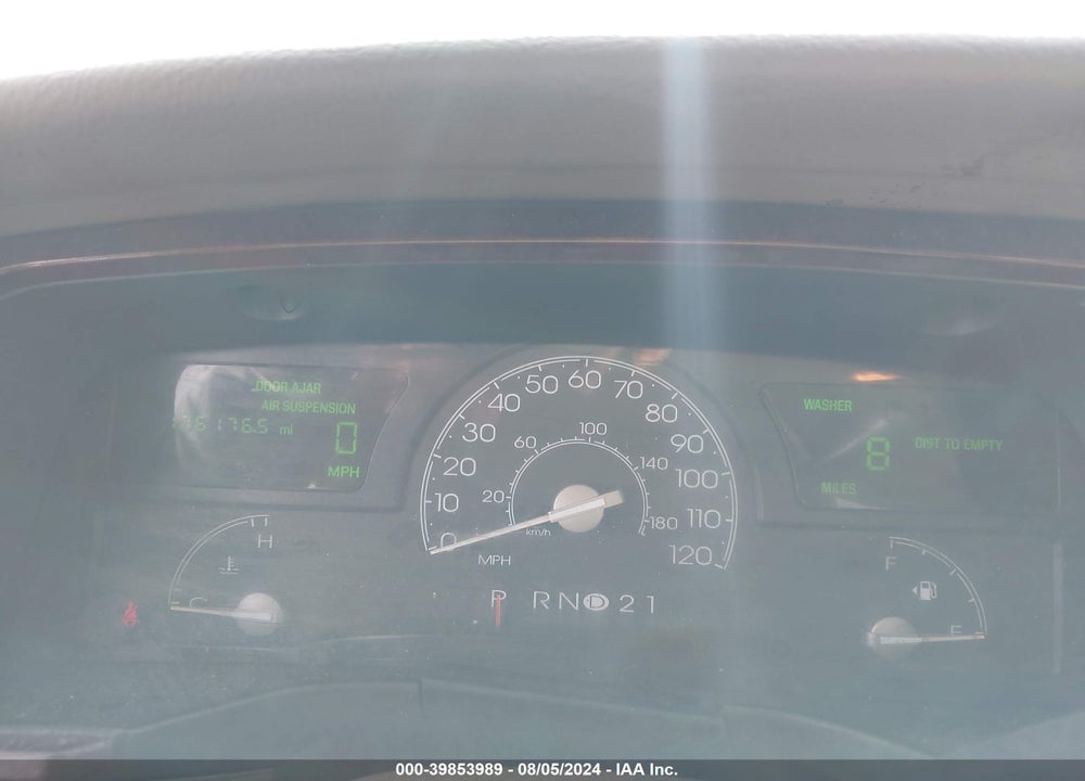 2004 LINCOLN TOWN CAR SIGNATURE VIN: 1LNHM81W44Y664989