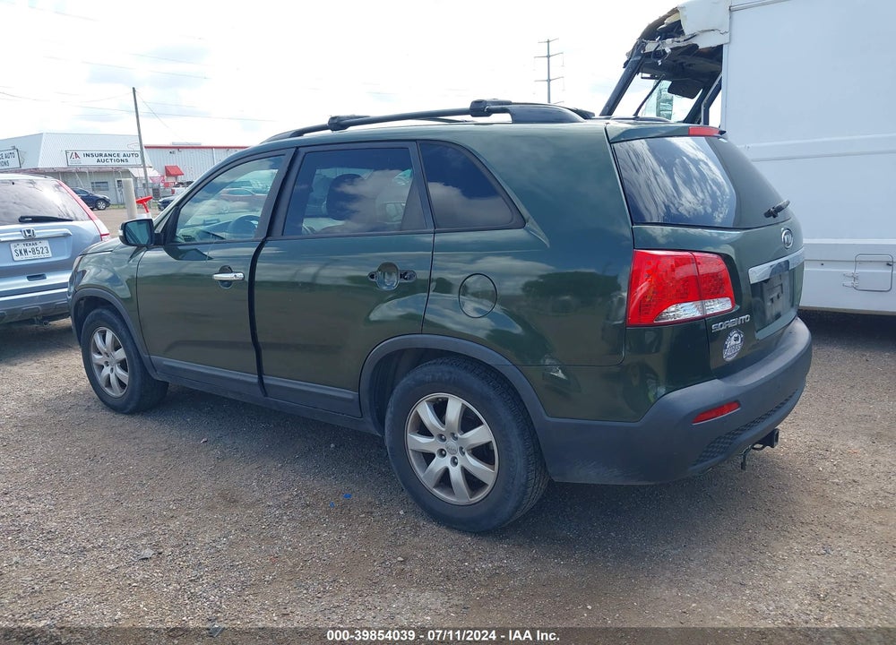 2013 KIA SORENTO LX VIN: 5XYKT3A63DG332583