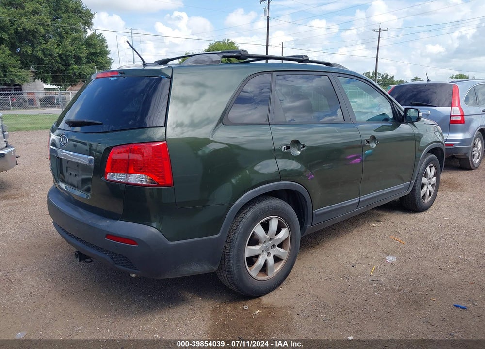 2013 KIA SORENTO LX VIN: 5XYKT3A63DG332583