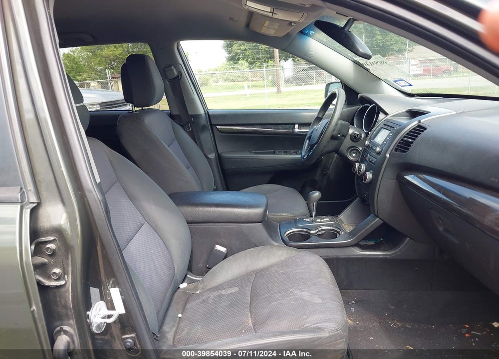 2013 KIA SORENTO LX VIN: 5XYKT3A63DG332583