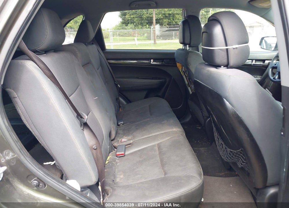 2013 KIA SORENTO LX VIN: 5XYKT3A63DG332583