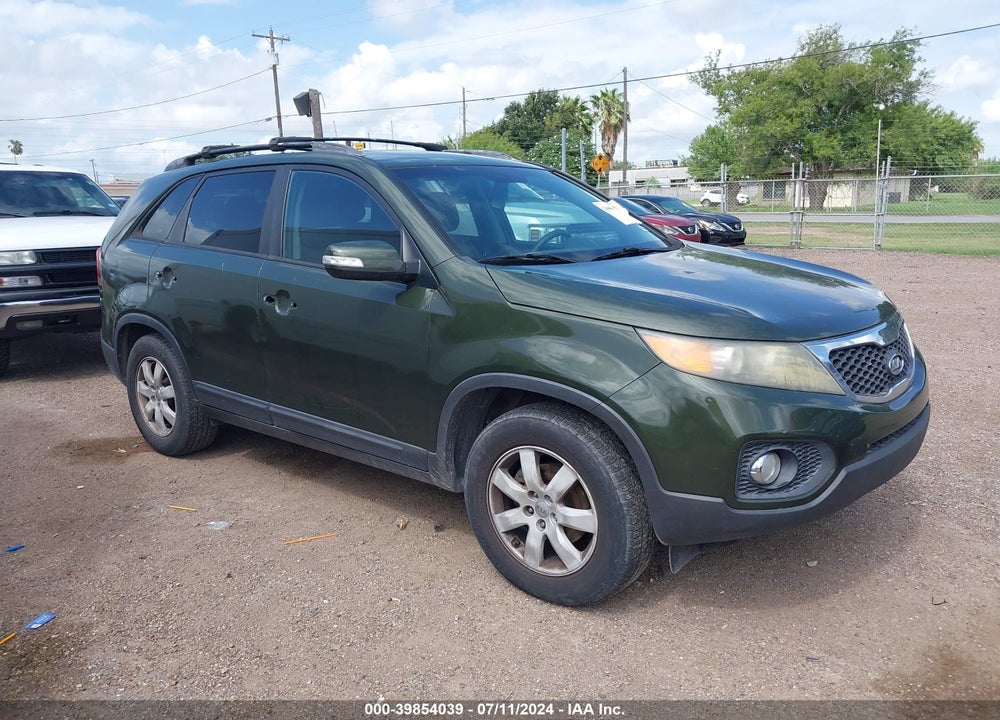 2013 KIA SORENTO LX VIN: 5XYKT3A63DG332583
