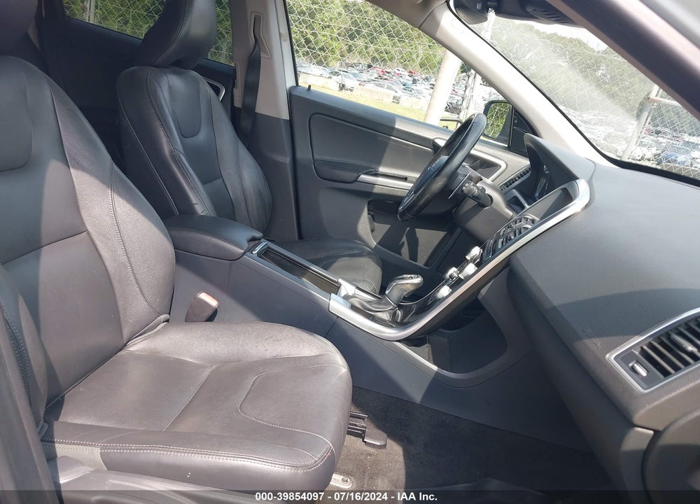 2015 VOLVO XC60 T6 VIN: YV4902RK9F2751910