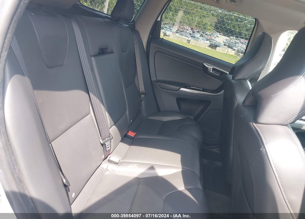 2015 VOLVO XC60 T6 VIN: YV4902RK9F2751910