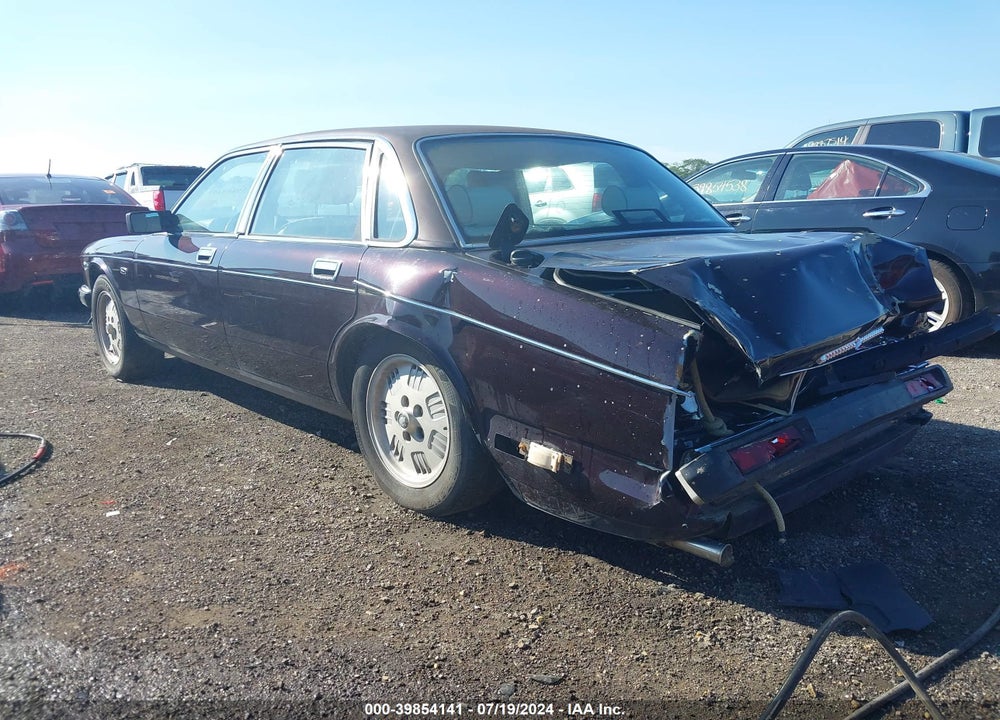 1994 JAGUAR VANDENPLAS VIN: SAJKX1745RC699996