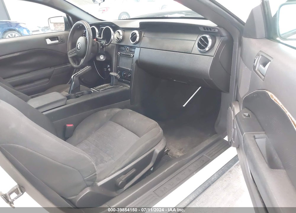 2008 FORD MUSTANG V6 DELUXE/V6 PREMIUM VIN: 1ZVHT80N185115013