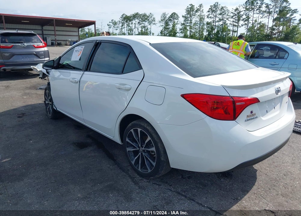 2017 TOYOTA COROLLA SE VIN: 5YFBURHE4HP650811