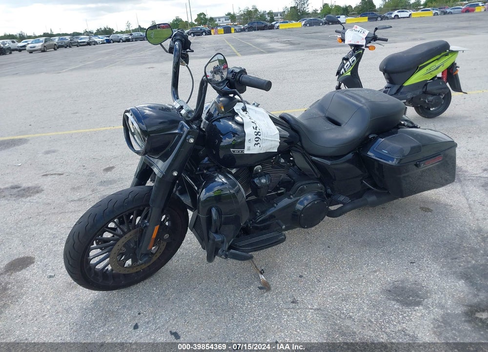 2018 HARLEY-DAVIDSON FLHRXS VIN: 1HD1KVC16JB610182