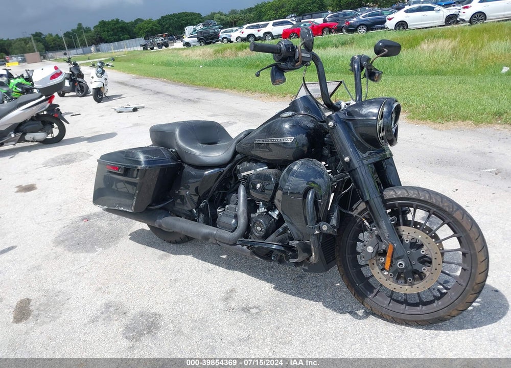 2018 HARLEY-DAVIDSON FLHRXS VIN: 1HD1KVC16JB610182
