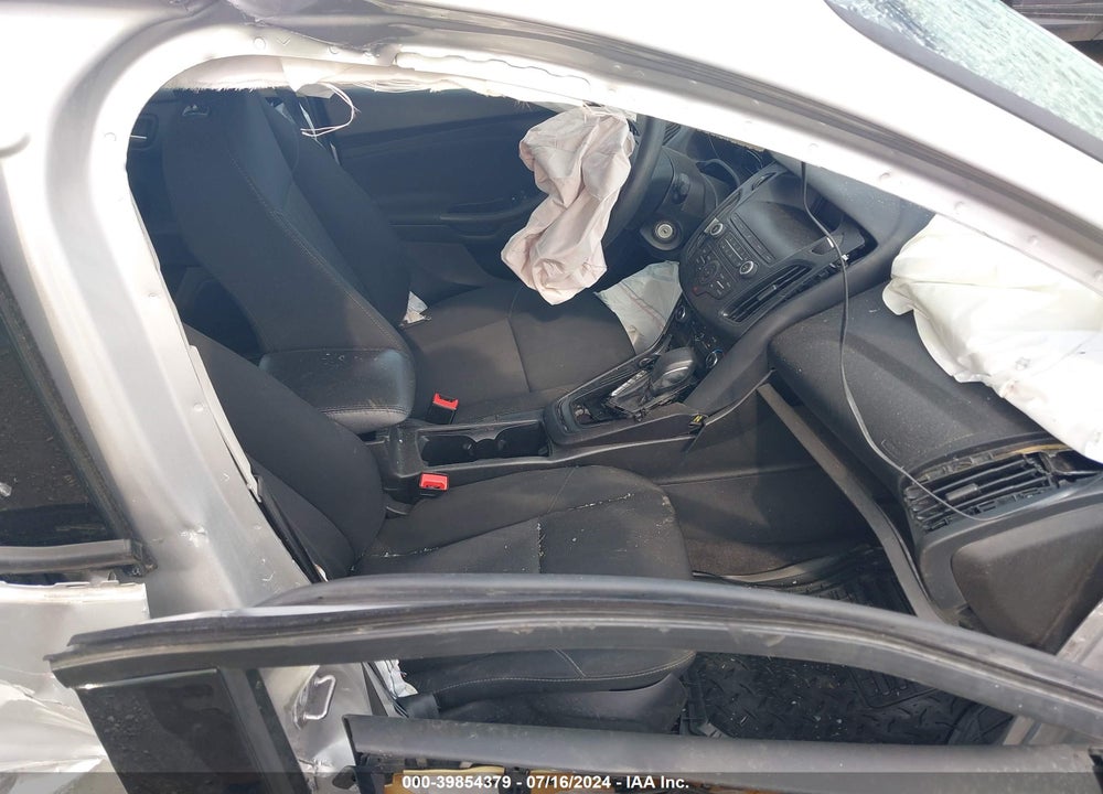 2018 FORD FOCUS SE VIN: 1FADP3F25JL245390