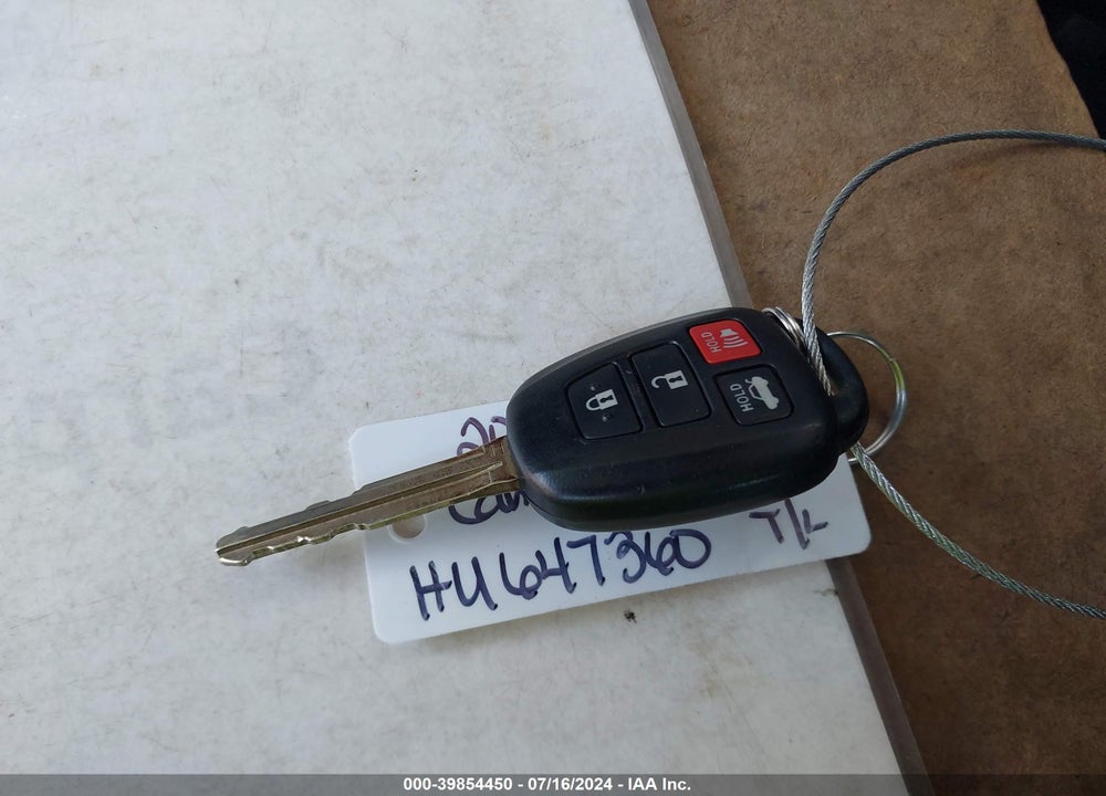 2017 TOYOTA CAMRY SE VIN: 4T1BF1FK0HU647360