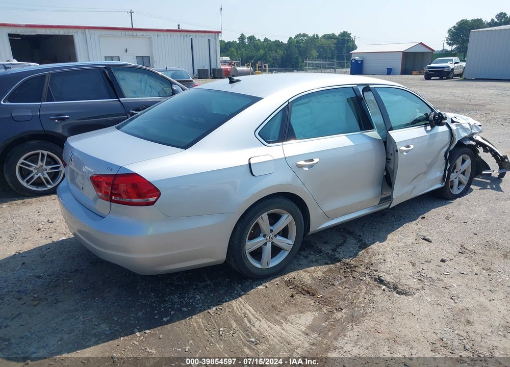 2015 VOLKSWAGEN PASSAT VIN: 1VWAT7A36FC113470
