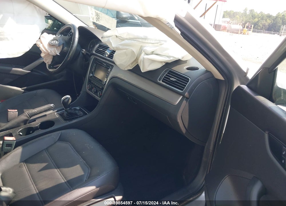 2015 VOLKSWAGEN PASSAT VIN: 1VWAT7A36FC113470