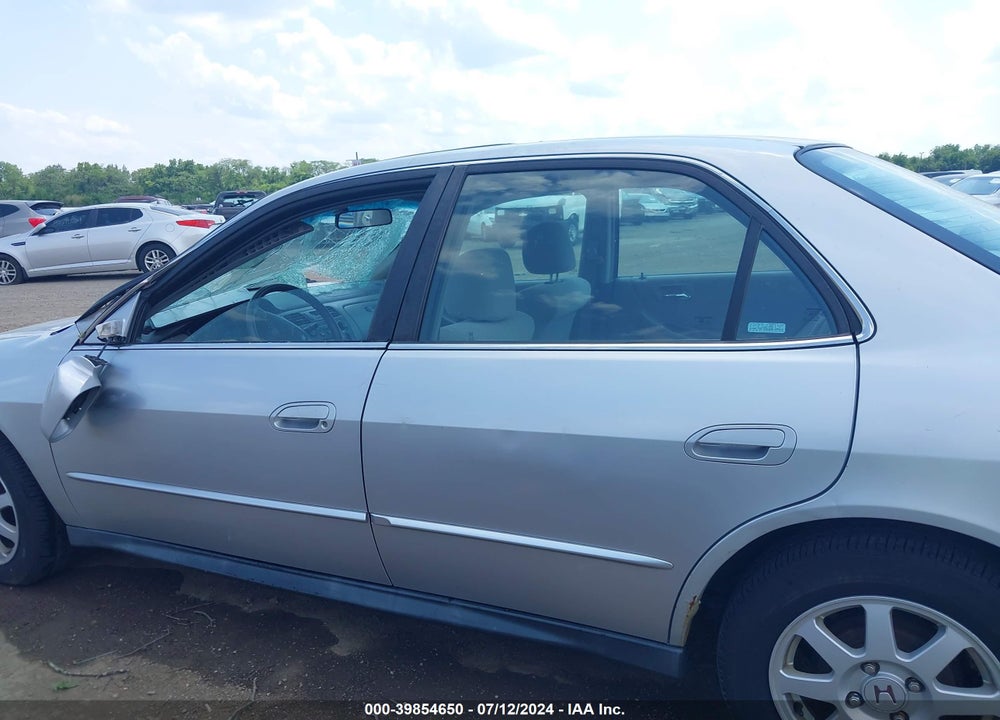 2002 HONDA ACCORD 2.3 EX/2.3 SE VIN: 1HGCG66812A046136