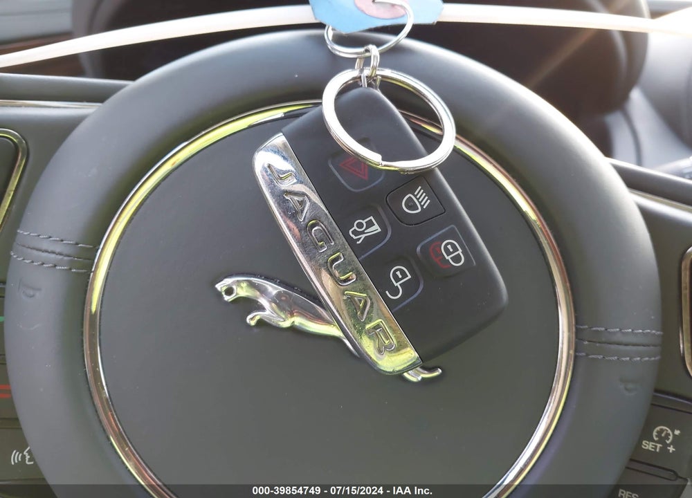2015 JAGUAR XJ XJL PORTFOLIO VIN: SAJWJ2GD6F8V88557