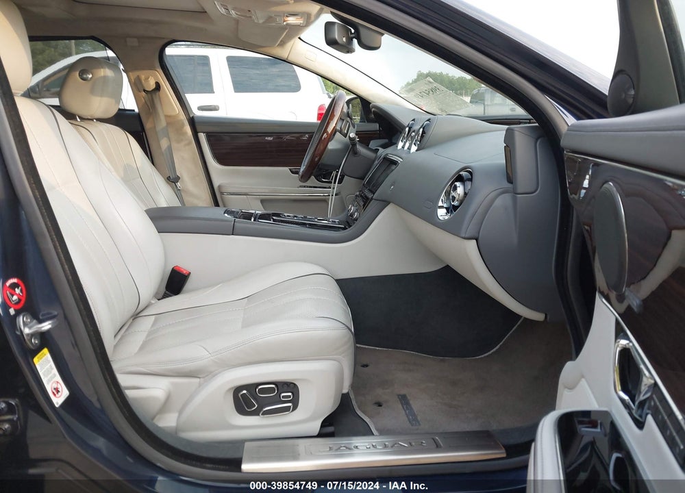 2015 JAGUAR XJ XJL PORTFOLIO VIN: SAJWJ2GD6F8V88557