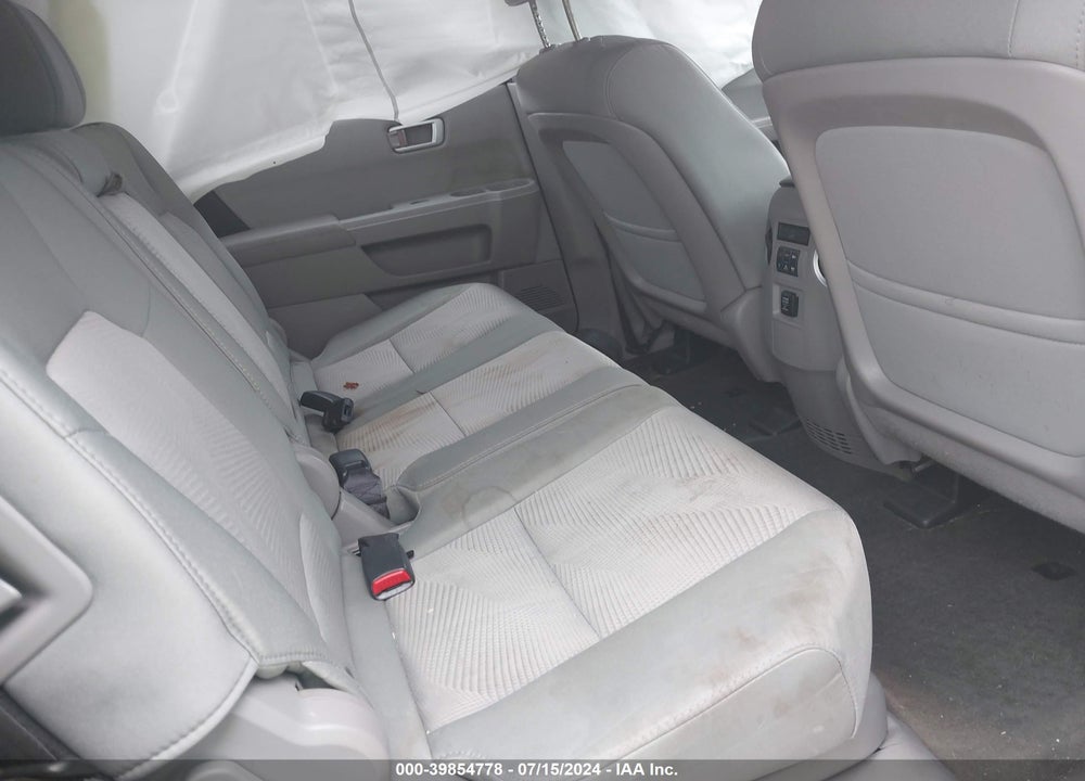 2015 HONDA PILOT LX VIN: 5FNYF4H23FB004374