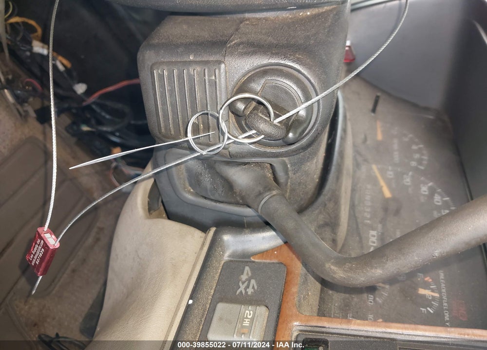 1997 CHEVROLET TAHOE LS VIN: 1GNEK13R4VJ308426