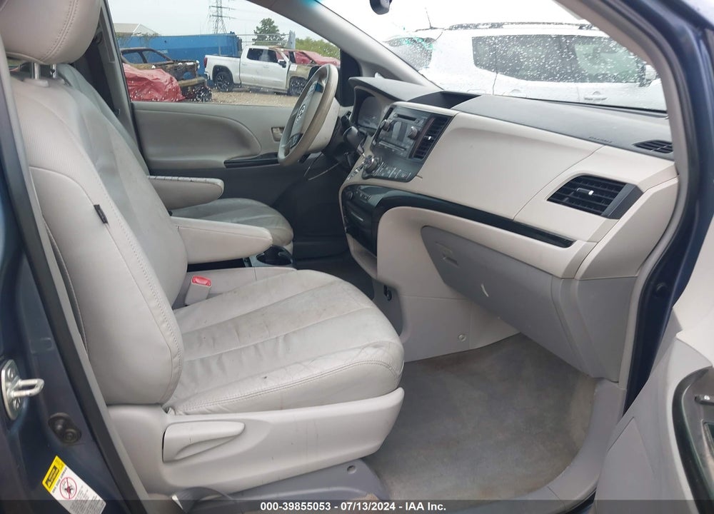 2014 TOYOTA SIENNA LE V6 8 PASSENGER VIN: 5TDKK3DC2ES497940