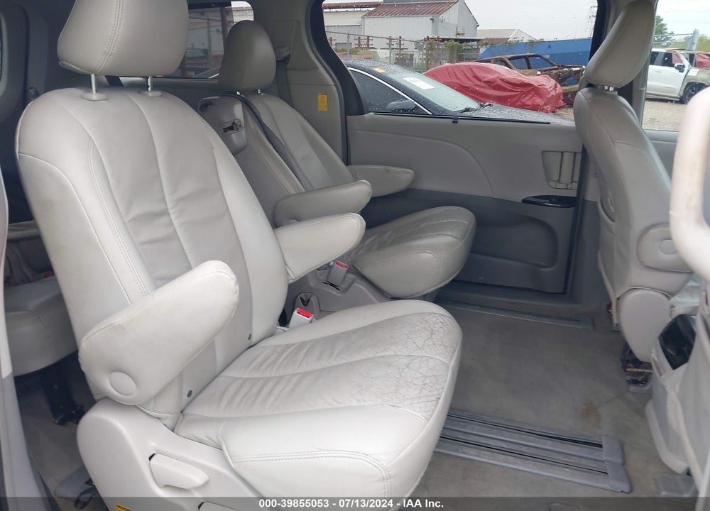 2014 TOYOTA SIENNA LE V6 8 PASSENGER VIN: 5TDKK3DC2ES497940