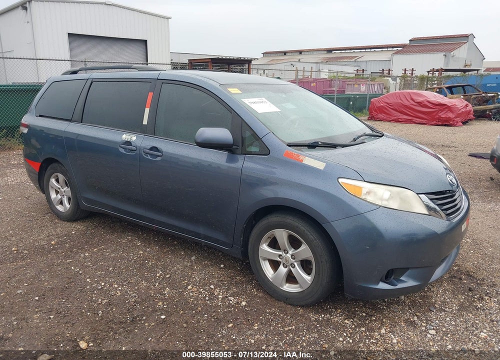 2014 TOYOTA SIENNA LE V6 8 PASSENGER VIN: 5TDKK3DC2ES497940