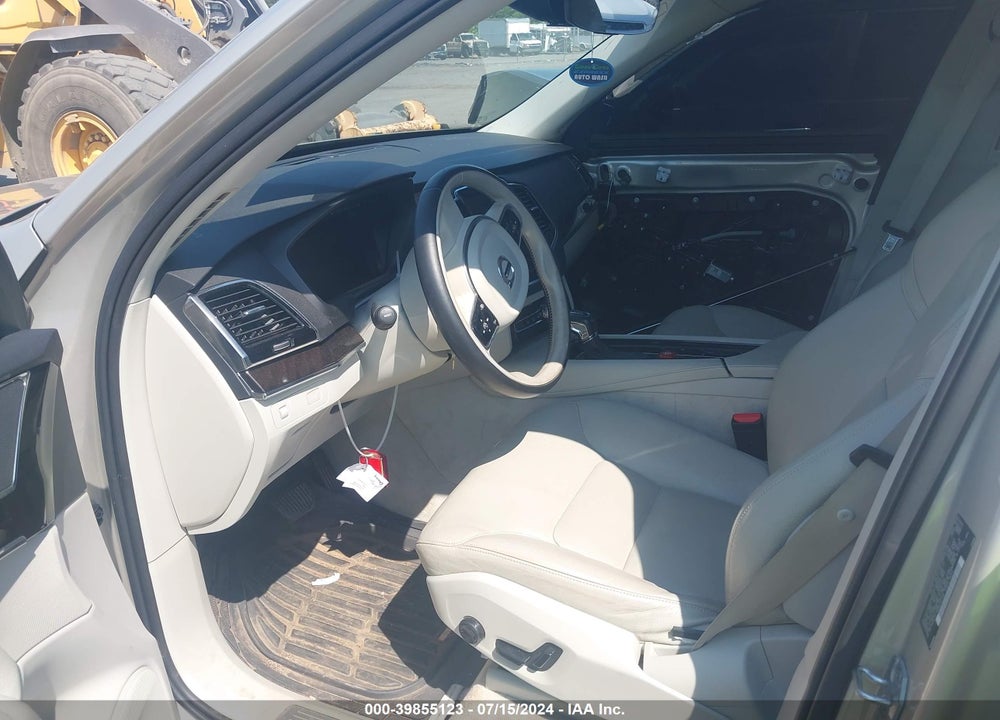 2016 VOLVO XC90 T6 MOMENTUM VIN: YV4A22PK8G1020340