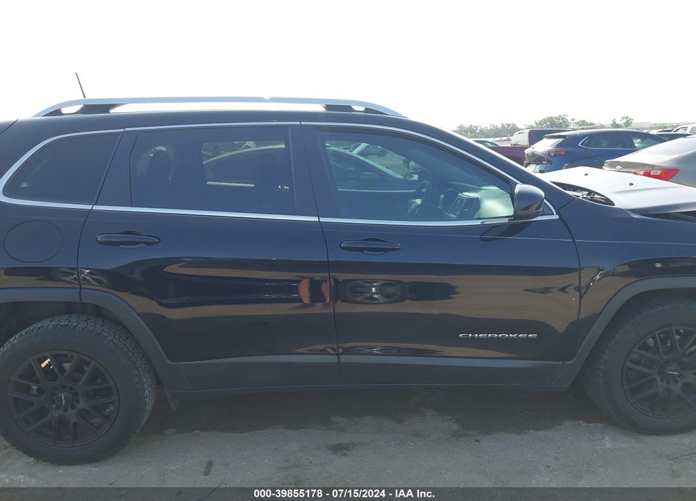 2019 CHEROKEE JEEP  LATITUDE FWD VIN: 1C4PJLCB8KD428548