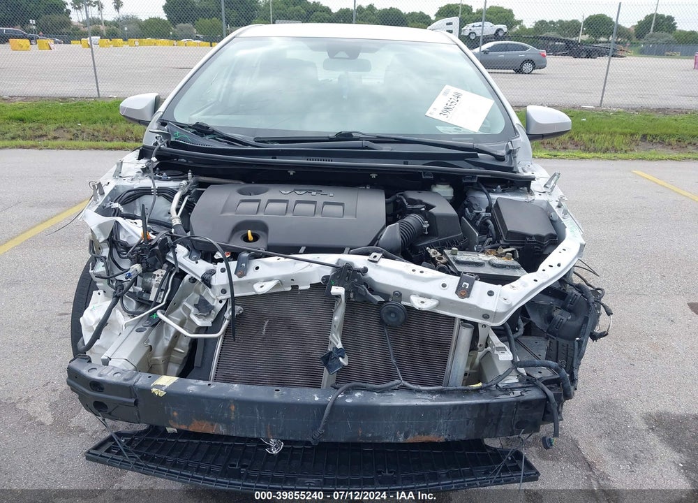 2018 TOYOTA COROLLA LE VIN: 5YFBURHE6JP779901