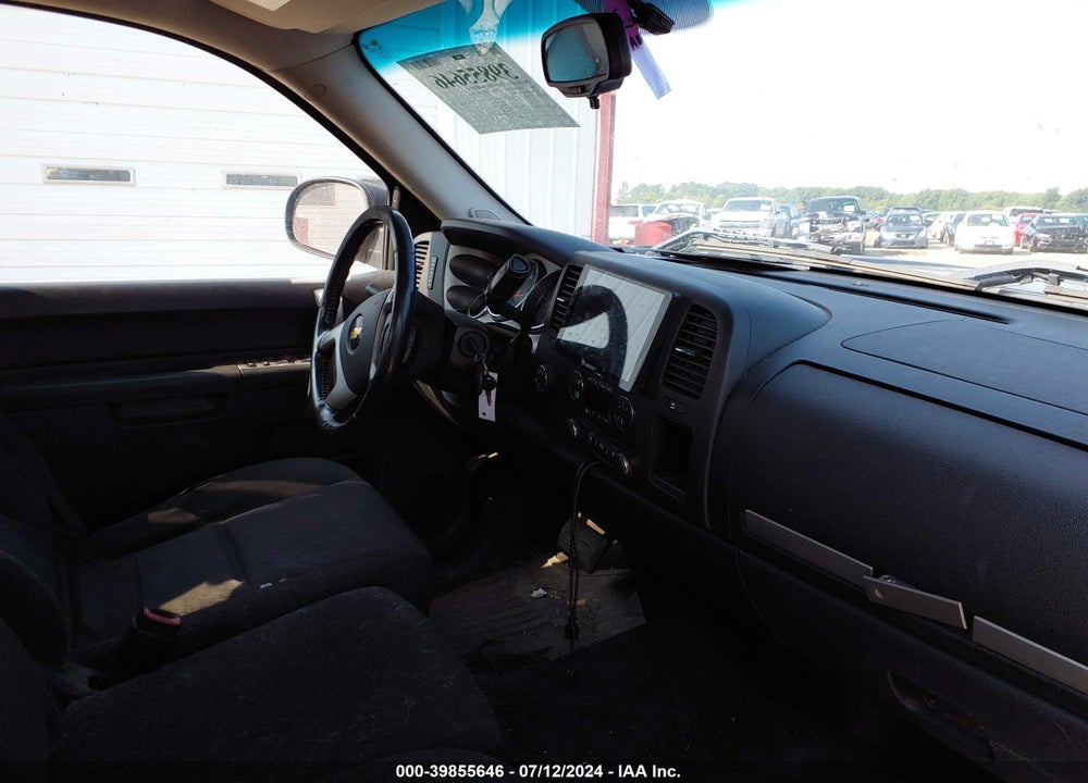 2011 CHEVROLET SILVERADO 1500 LT VIN: 1GCRKSE30BZ176822