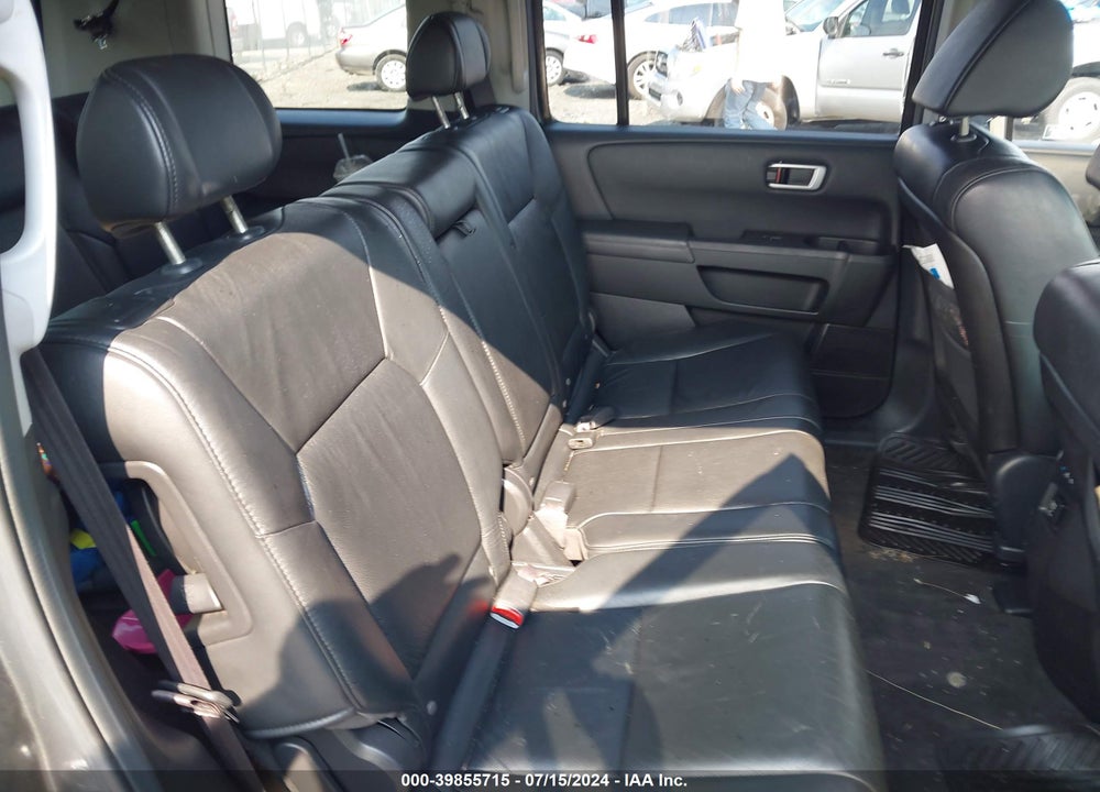 2010 HONDA PILOT EX-L VIN: 5FNYF4H59AB038905